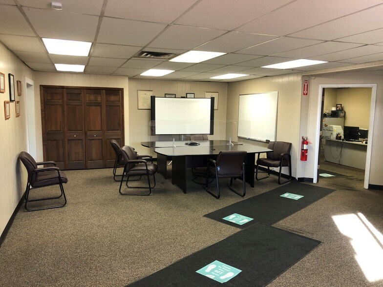 More Photos Of 7075 Dort Hwy, Grand Blanc Warehouse For Lease