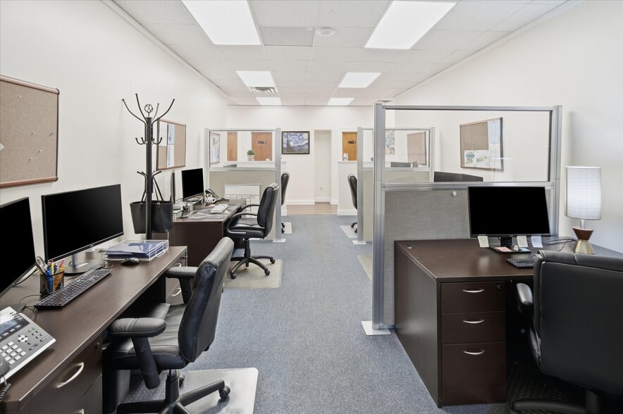 More Photos Of 1038 West Jericho Tpke, Smithtown Office For Sale