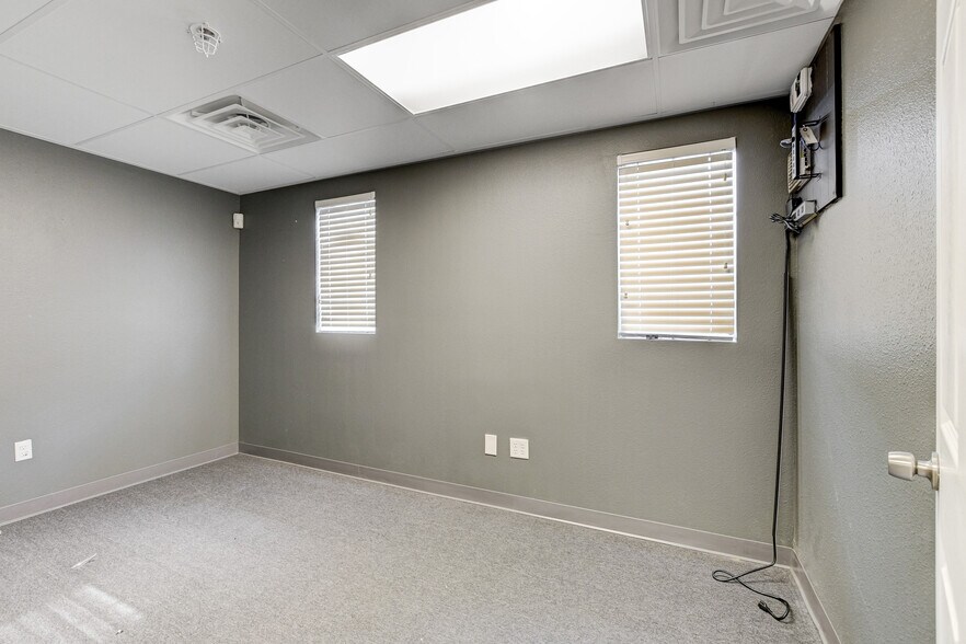 More Photos Of 3470 E Russell Rd, Las Vegas Office For Lease