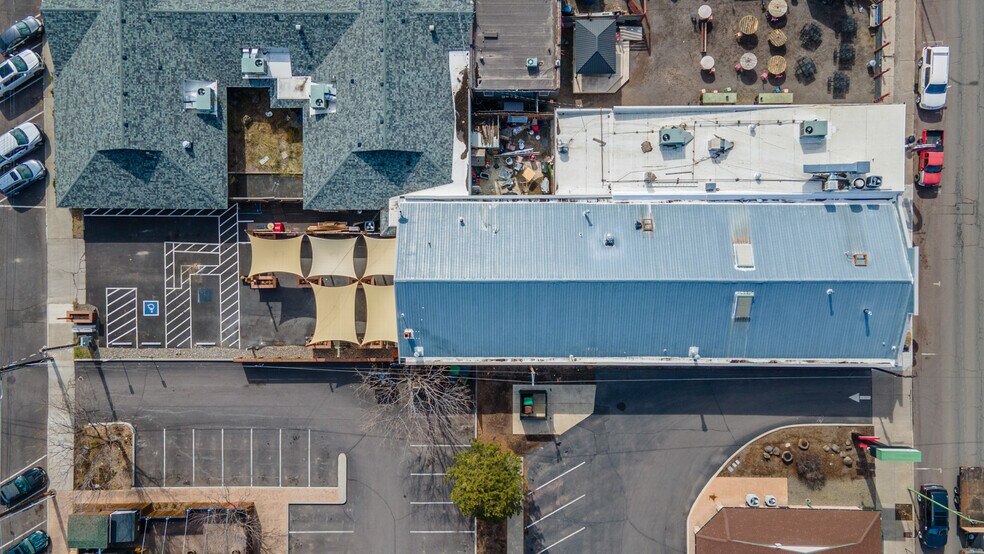 More Photos Of 420 N Main St, Prineville Restaurant For Lease