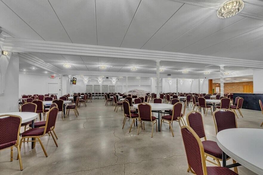 More Photos Of 200 E State 28 Hwy, Morris Hospitality For Sale