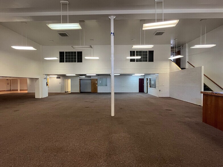 More Photos Of 10302 NE Sandy Blvd, Portland Freestanding For Lease