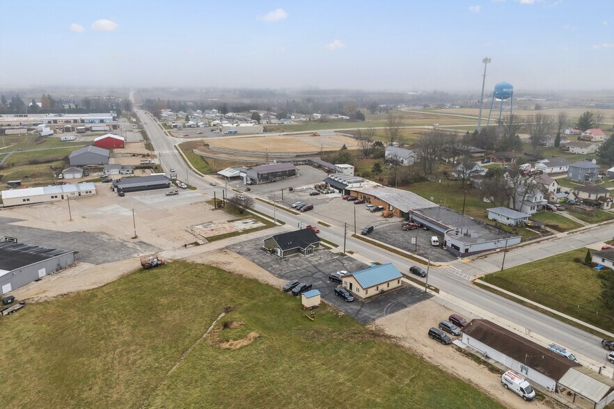 More Photos Of 606 Rossville Rd, Waukon Restaurant For Sale