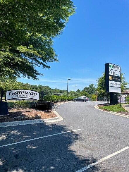 More Photos Of 954-958 US Highway 70 SW, Hickory General Retail For Lease