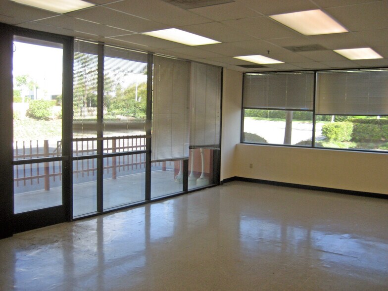 More Photos Of 28334 Industry Dr, Valencia Research And Development For Lease