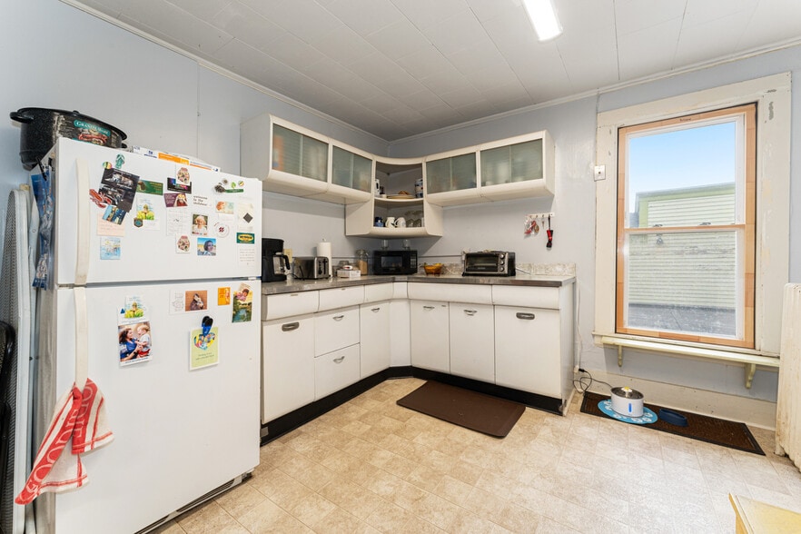 More Photos Of 19 Cottage St, Bar Harbor Storefront For Sale