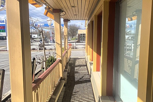 More Photos Of 1834 Shelburne Rd, South Burlington General Retail For Sale