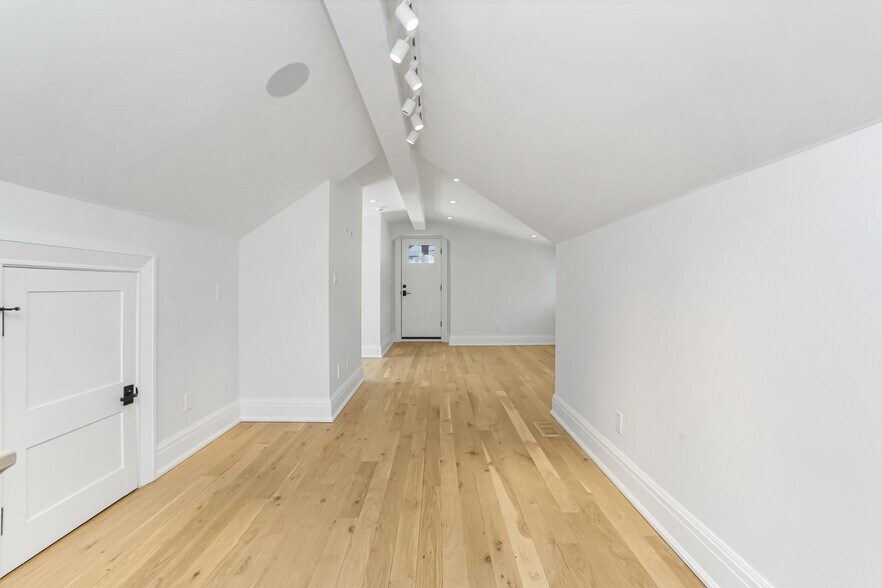 More Photos Of 25 Henry St, Greenwich Apartments For Sale