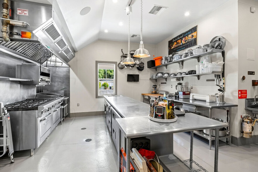 More Photos Of 1766 14th Ave, Vero Beach Restaurant For Sale