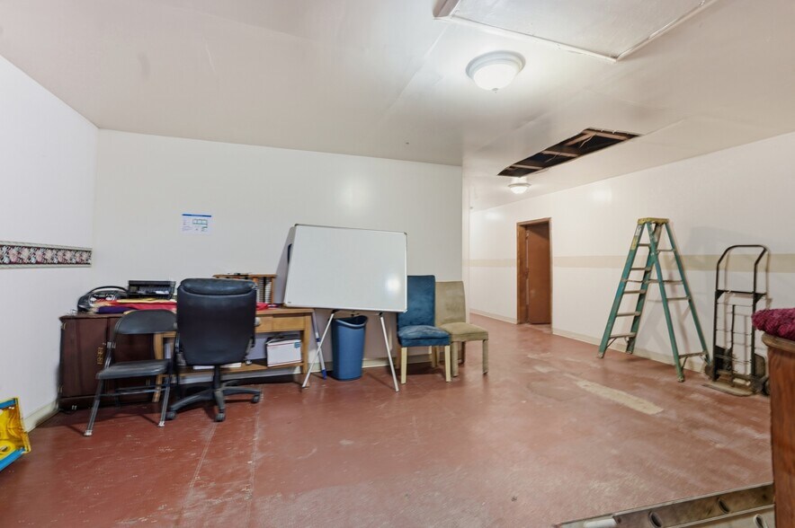 More Photos Of 1142-1148 Broadway, Camden Flex For Sale
