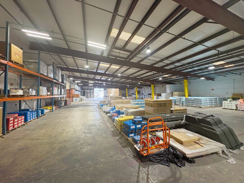 More Photos Of 10700 Gulf Fwy, Houston Warehouse For Lease