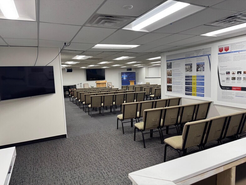 More Photos Of 31500 W 13 Mile Rd, Farmington Hills Medical For Lease