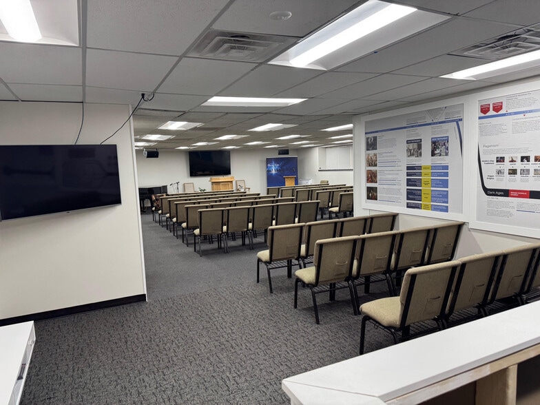 More Photos Of 31500 W 13 Mile Rd, Farmington Hills Medical For Sale