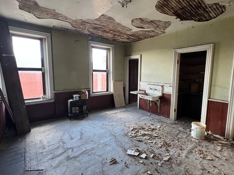 More Photos Of 1412 Main St, Buffalo Office For Sale