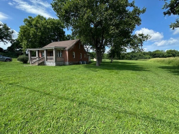 More Photos Of 124 Sanders Ferry Rd, Hendersonville General Retail For Sale