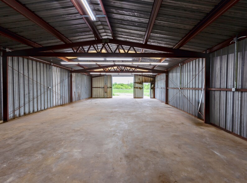 More Photos Of 440 N Jefferson St, Lancaster Industrial For Lease