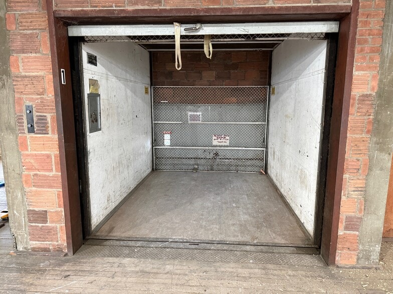 More Photos Of 30 Clark St, East Hartford Warehouse For Lease