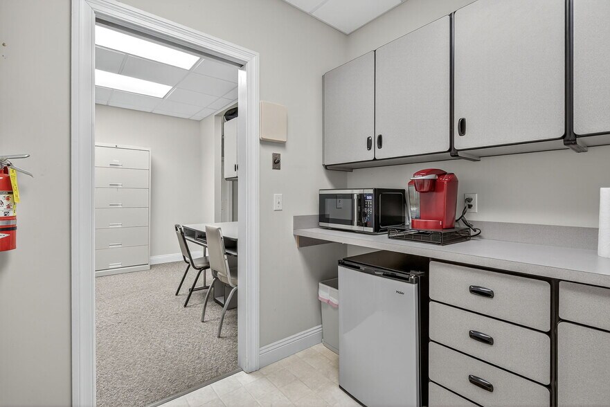 More Photos Of 160 Westmount Dr, Farmington Office For Sale