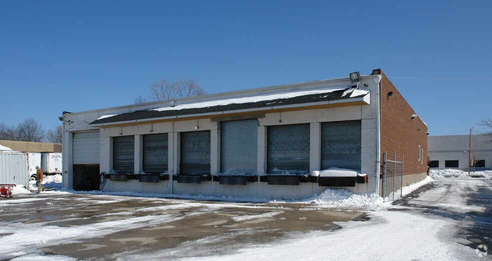 More Photos Of 20 Brandywine Dr, Deer Park Warehouse For Sale