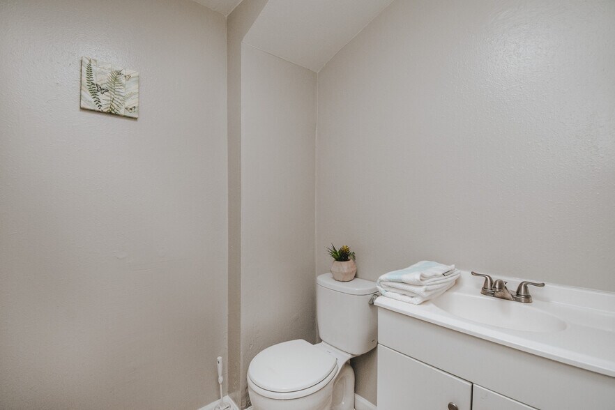 More Photos Of 6801 N Navarro St, Victoria Storefront Retail Office For Lease