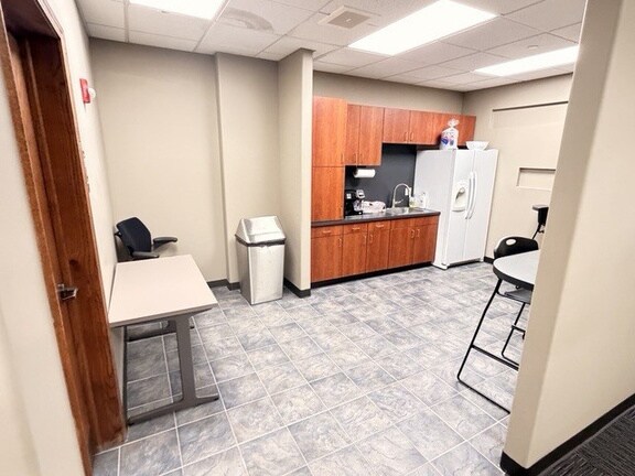 More Photos Of 15520-15600 College Blvd, Lenexa Flex For Sale
