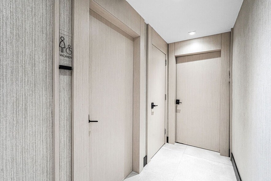 More Photos Of 1110 Brickell Ave, Miami Office For Sale