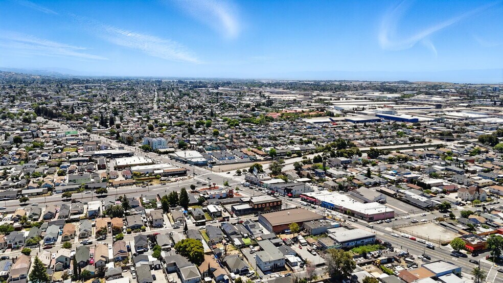 More Photos Of 7134 International Blvd, Oakland Showroom For Sale