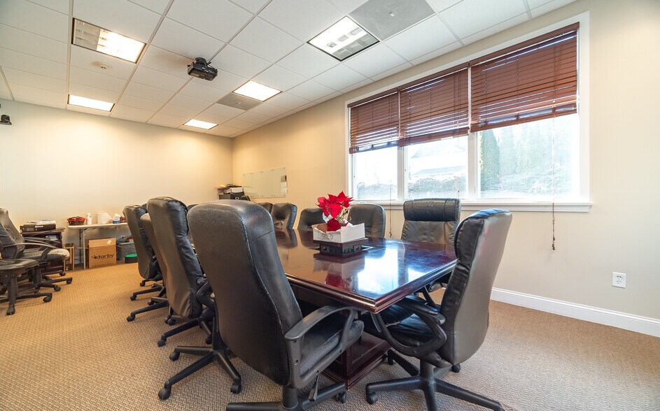 More Photos Of 30 Country Squire Dr, Cromwell Medical For Sale