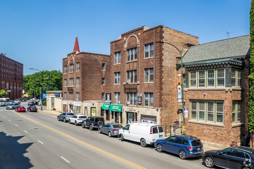 Primary Photo Of 632-644 W Addison St, Chicago Apartments For Lease