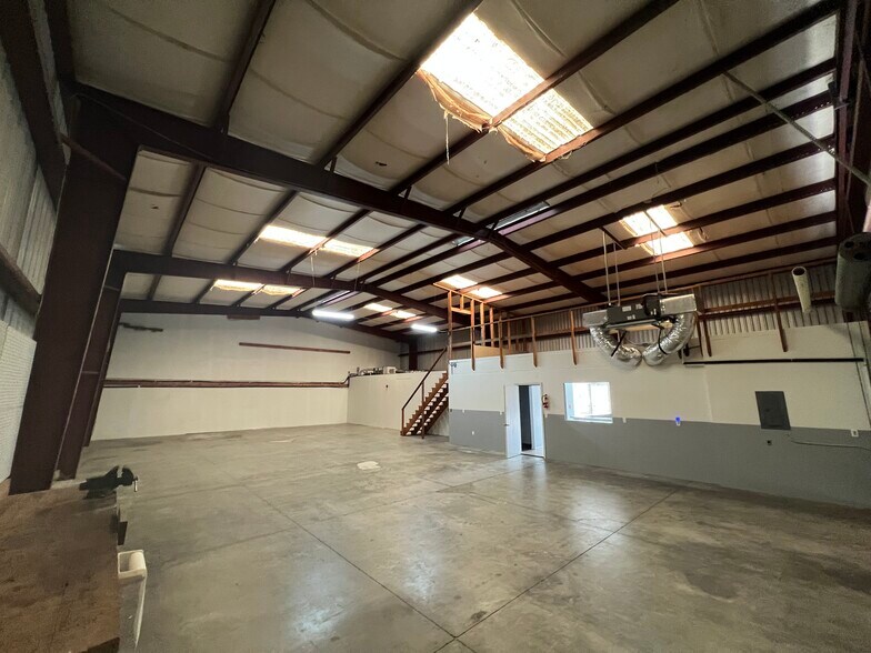 More Photos Of 6247-6251 Colan Pl, Sarasota Warehouse For Lease