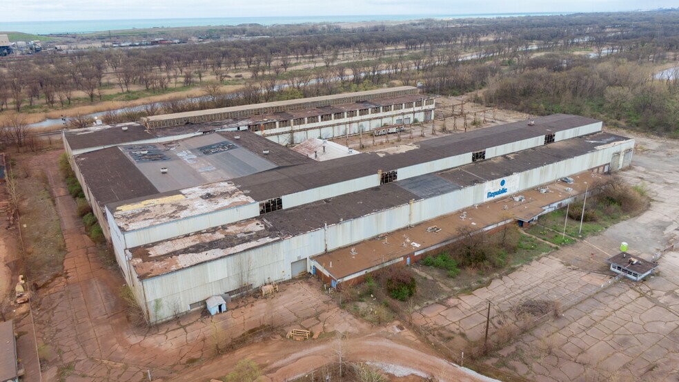 More Photos Of 2800 E Dunes Hwy, Gary Warehouse For Lease