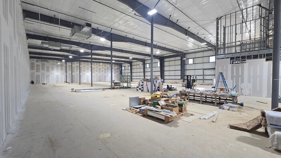 More Photos Of 168 Thunder Rd, Mooresville Light Manufacturing For Lease