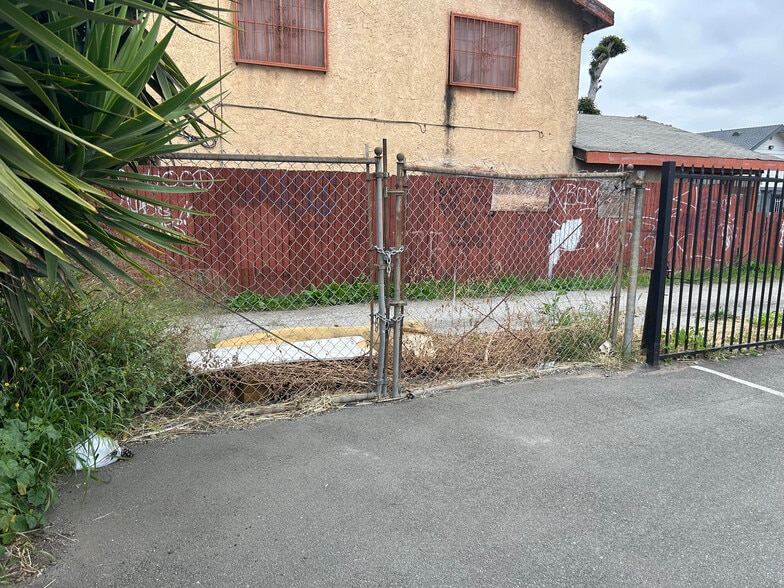More Photos Of 10616 Avalon Blvd, Los Angeles Loft Creative Space For Sale