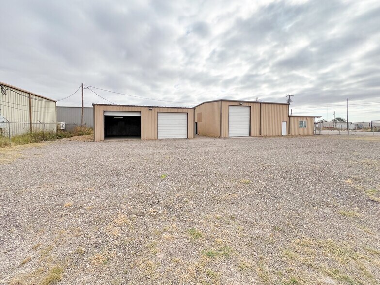 More Photos Of 1304A Dayton Rd, Midland Warehouse For Lease