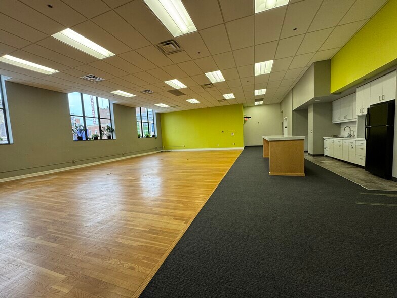 More Photos Of 206 S 5th Ave, Ann Arbor Office For Lease