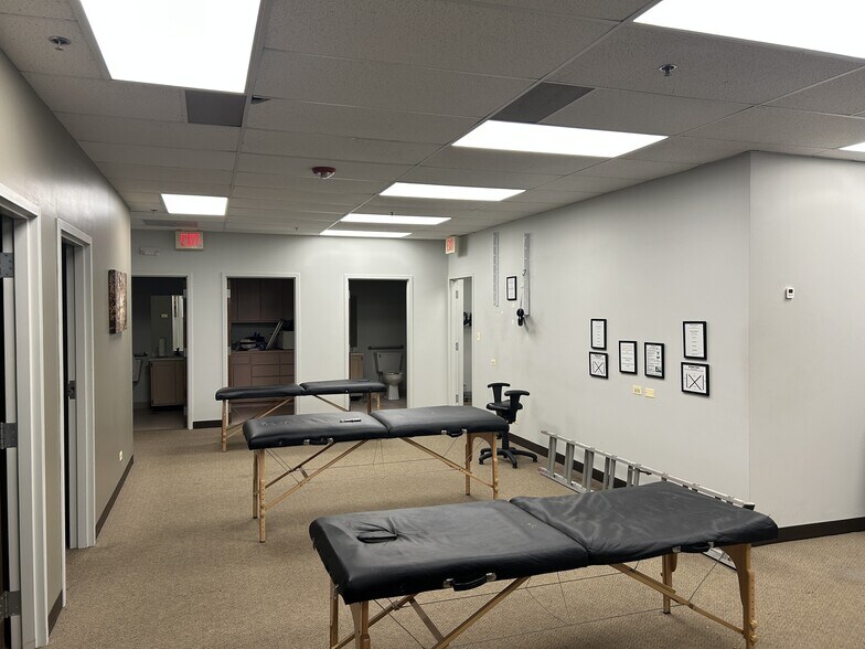 More Photos Of 2260 W Higgins Rd, Hoffman Estates Medical For Lease