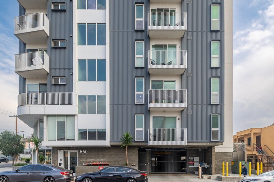 More Photos Of 660 N Oxford Ave, Los Angeles Apartments For Sale