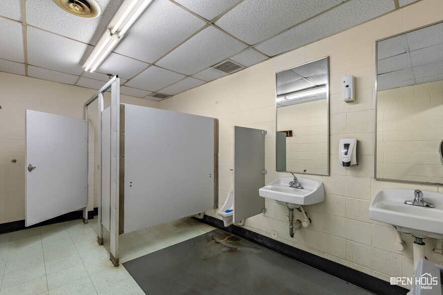 More Photos Of 2813 Central Fwy E, Wichita Falls Industrial For Sale