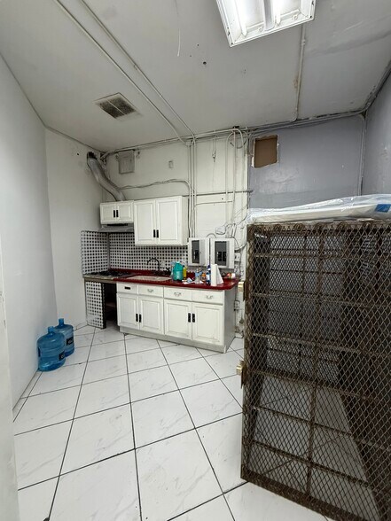 More Photos Of 5197 Alhambra Ave, Los Angeles General Retail For Lease