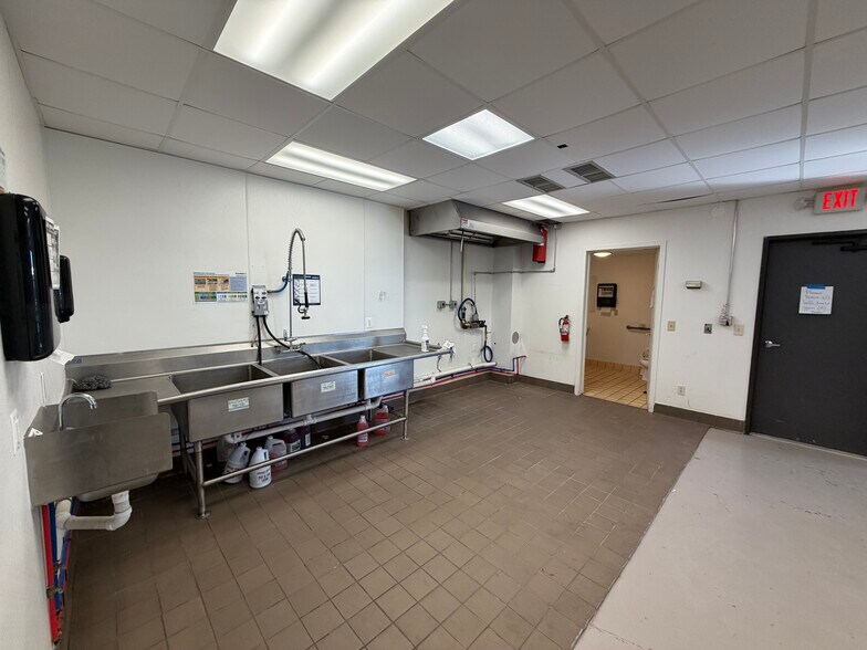 More Photos Of 150 S Washington St, Oxford Freestanding For Sale