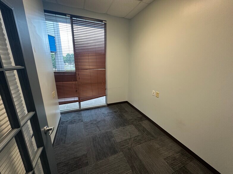 More Photos Of 7752-7756 Gateway Ln, Concord Medical For Lease