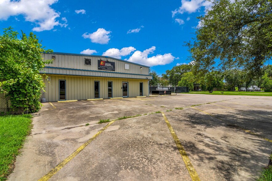 More Photos Of 2413 Roy Rd, Pearland Manufacturing For Sale