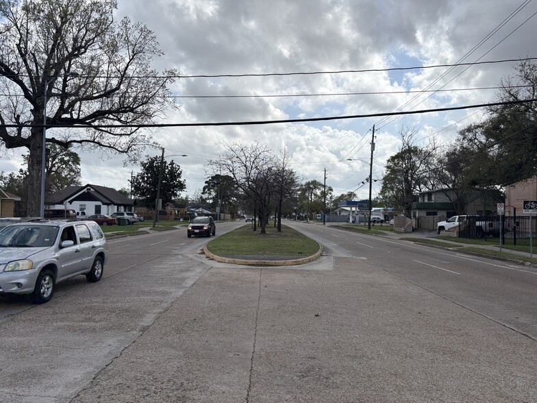 More Photos Of 5902 Irvington, Houston Office For Sale