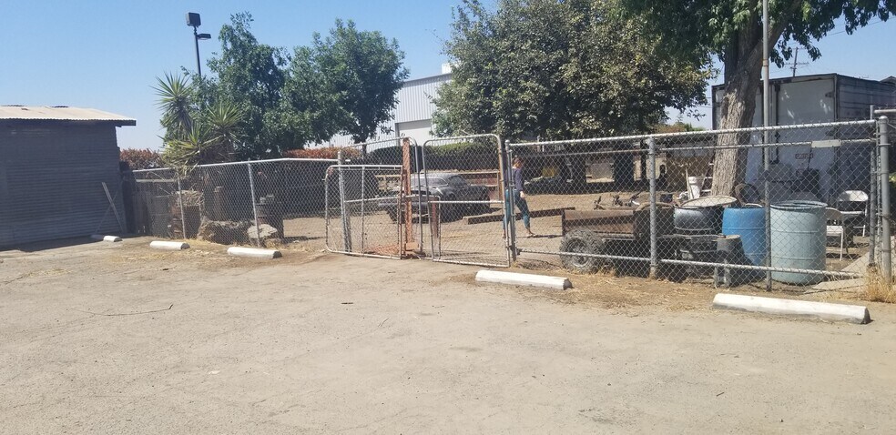 More Photos Of 2435 S K St, Tulare Bar For Sale