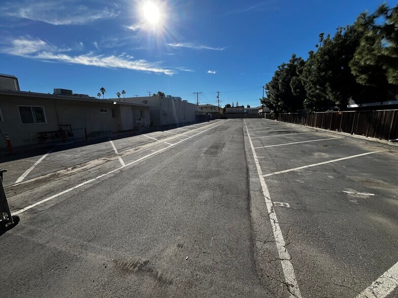 More Photos Of 853 19th St, Costa Mesa Land For Lease