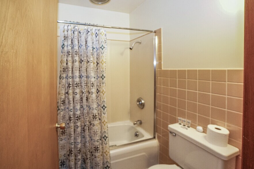 More Photos Of 314 Chippewa St, Ontonagon Hotel For Sale