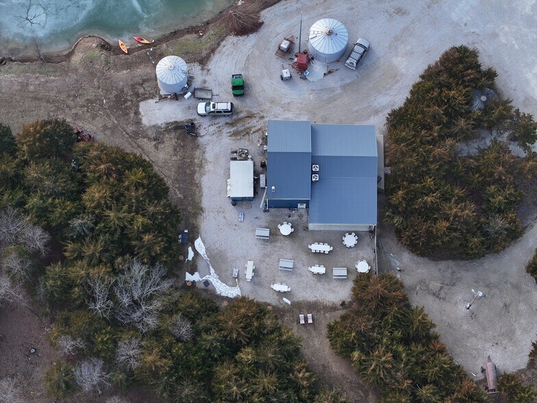 More Photos Of 43937 Highway 36, Monroe City General Retail For Sale