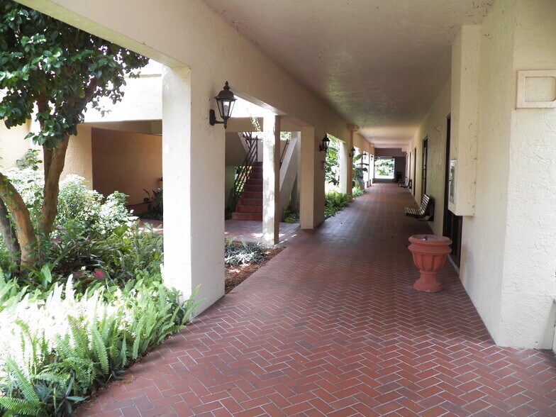 More Photos Of 900 SE Ocean Blvd, Stuart Medical For Lease