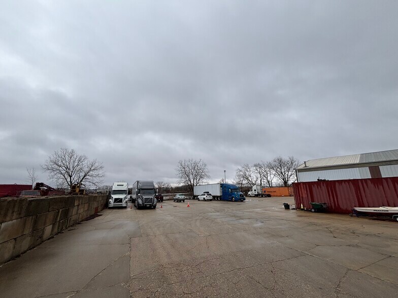 More Photos Of 9001 Hanslik Ct, Naperville Flex For Lease