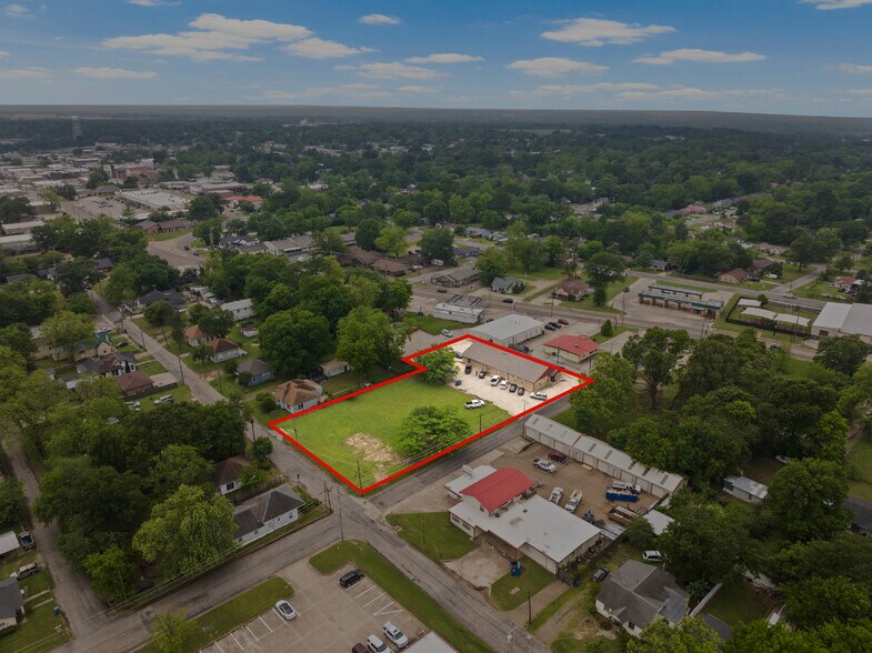 More Photos Of 107 E 11th St, Mount Pleasant Office For Sale